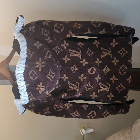 SOLD Louis Vuitton Monogram Fleece Jacket 38. Fabulous!!! - Picture 3 of 15